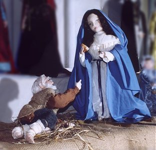 Szent Erzsébet a koldussal; VI. Nemzetközi Babakiállítás, Győr, Zichy-palota, I. hely. Fotó: Kiss László